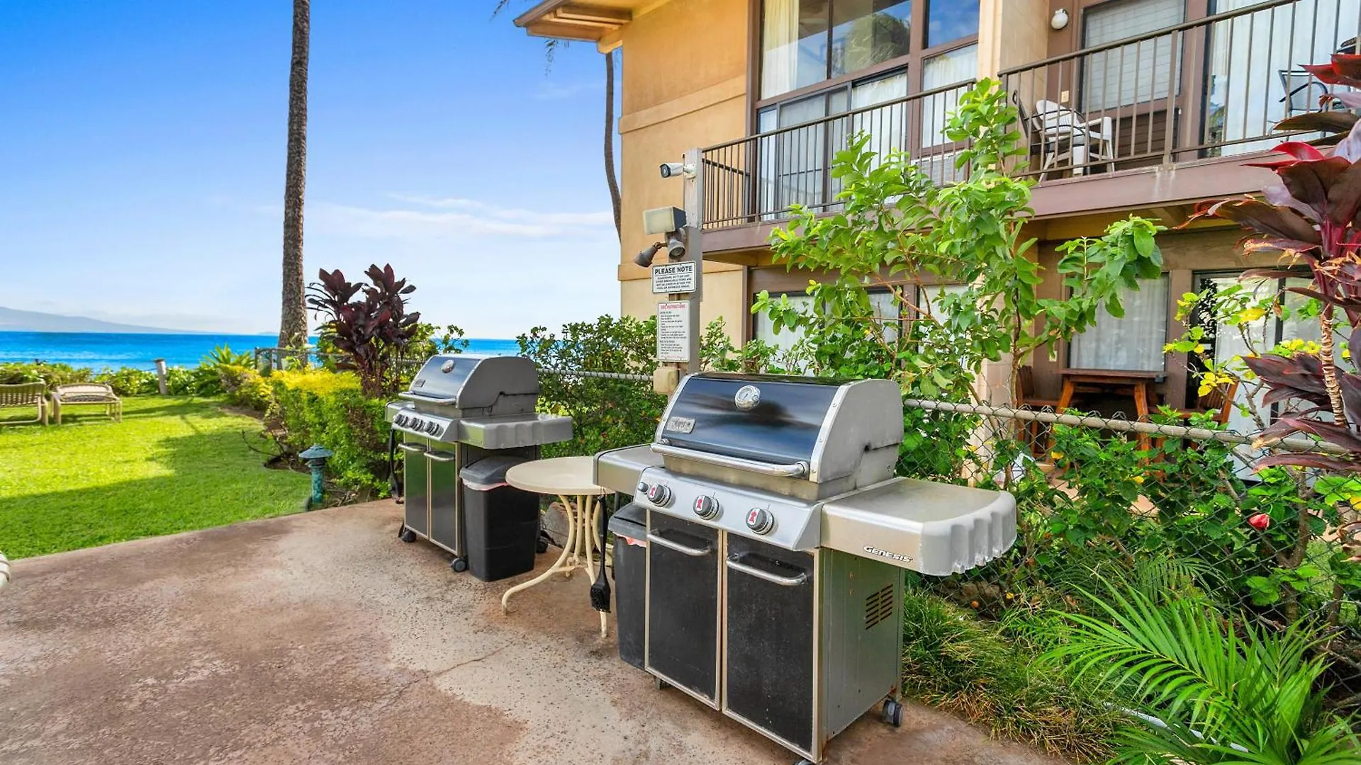Modern And Romantic Beach Getaway - Steps To Beach Lsv01 Wailuku Apartment