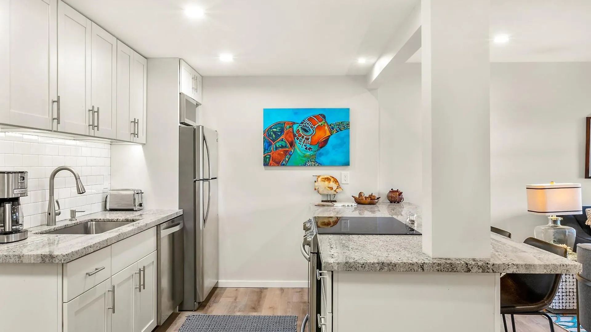 Apartment Modern And Romantic Beach Getaway - Steps To Beach Lsv01 Wailuku