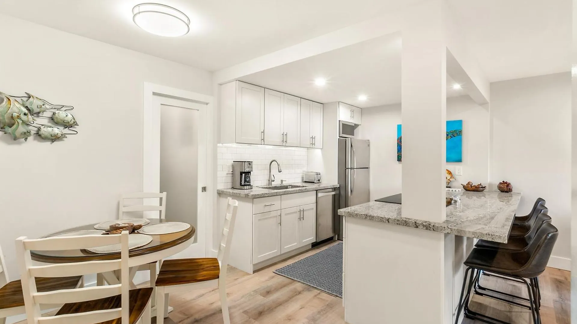Modern And Romantic Beach Getaway - Steps To Beach Lsv01 Wailuku
