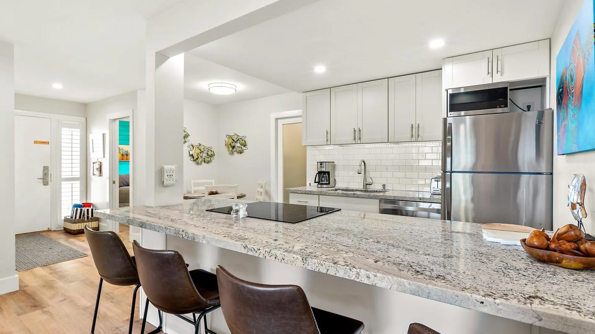 Modern And Romantic Beach Getaway - Steps To Beach Lsv01 Wailuku USA